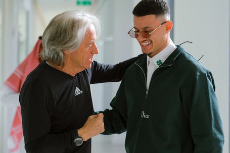 Al-Hamdan ao lado de Jorge Jesus - Foto: Al Nassr FC