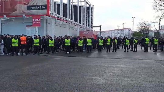 Chegada dos adeptos do Rangers à Luz