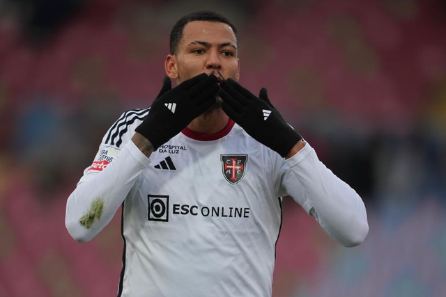 Clayton despede-se do Casa Pia