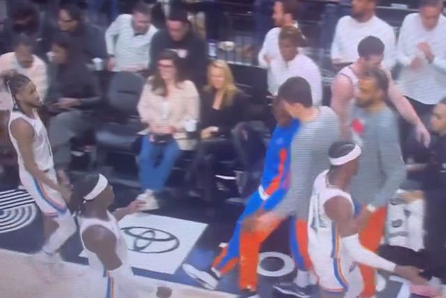 Susto na NBA: Jogador dos OKC desmaia no banco (vídeo)