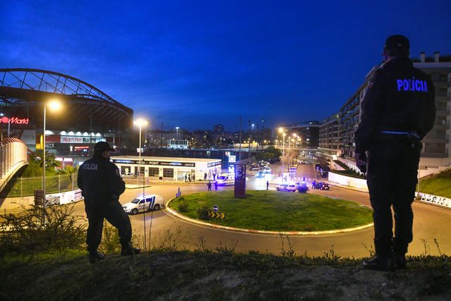 «Aqui falas português ou abrimos-te a cabeça»
