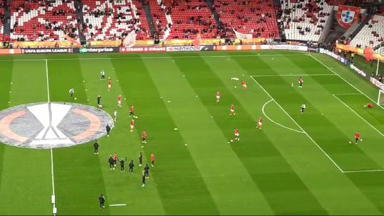 Benfica faz últimos preparativos no relvado