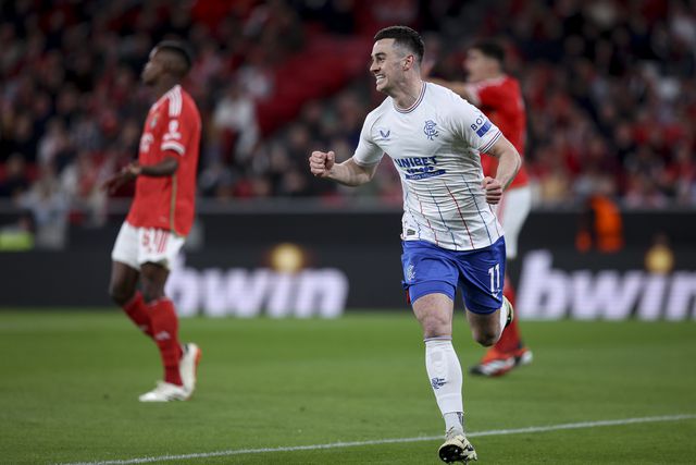 Lawrence adianta escoceses na Luz