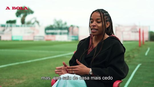 «Fui a filha que se viu a defrontar as outras barreiras de vida mais cedo»