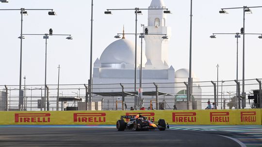 Max Verstappen lidera primeira sessão de treinos na Arábia Saudita