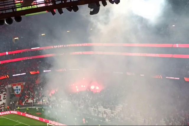 Pirotecnia na bancada sul da Luz