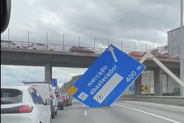 Queda de painel de sinalização na VCI