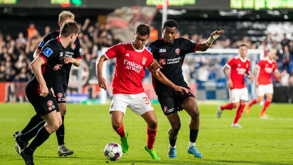 Henrique Araújo em jogo da equipa principal do Benfica frente ao Midtjylland