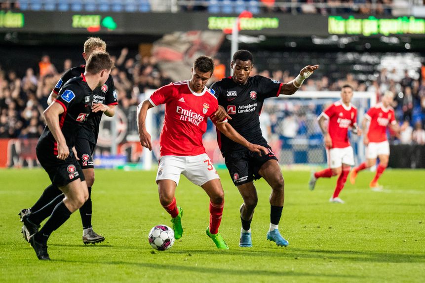Henrique Araújo em jogo da equipa principal do Benfica frente ao Midtjylland