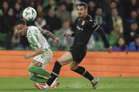 'Míssil' de João Mendes ao Betis nomeado para Golo do Dia (vídeo)