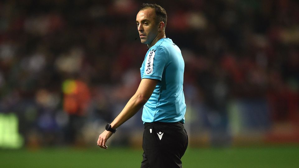 Imagem do árbitro João Pinheiro, que subiu ao grupo de Elite a 1 de janeiro e esteve no recente Club Brugge-Aston Villa da UEFA Champions League, em ação num jogo da Liga Portugal Betclic