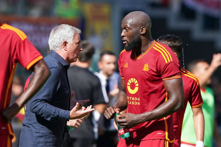 Lukaku nega má relação com Mourinho: «Nunca vou falar mal dele»