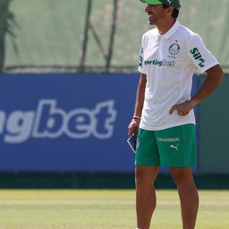 Abel Ferreira durante um treino do Palmeiras, que prepara o início de mais um Brasileirão