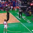 Neemias é repreendido pelo treinador dos Celtics e reage da melhor maneira