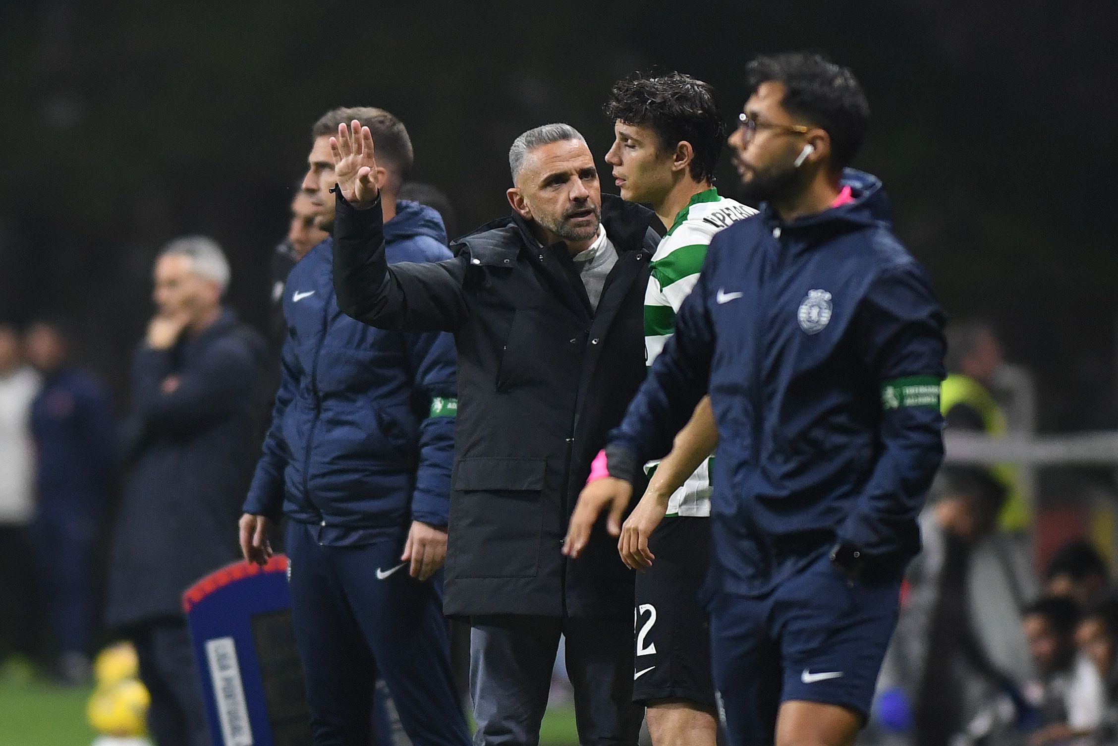 Rui Borges dá indicações a Eduardo Quaresma no jogo entre o SC Braga e o Sporting - Foto: Rogério Ferreira/Kapta+