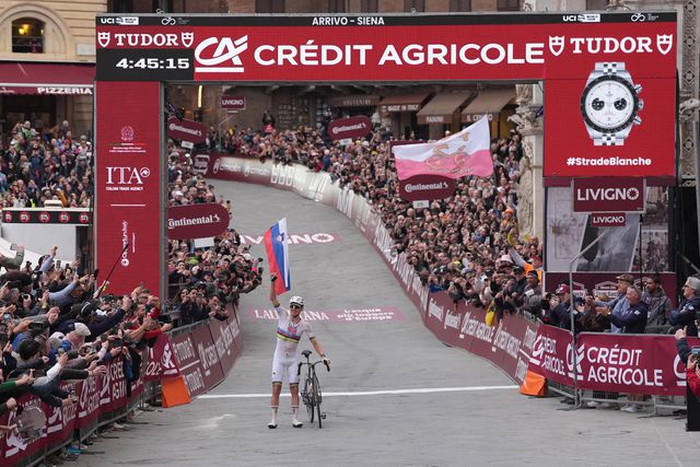 Tadej Pogacar venceu Stade Bianche pela quarta vez