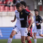 Dário Poveda, avançado dos algarvios, e João Miguel, defesa dos durienses, deram corpo ao equilíbrio do duelo - Foto: Farense