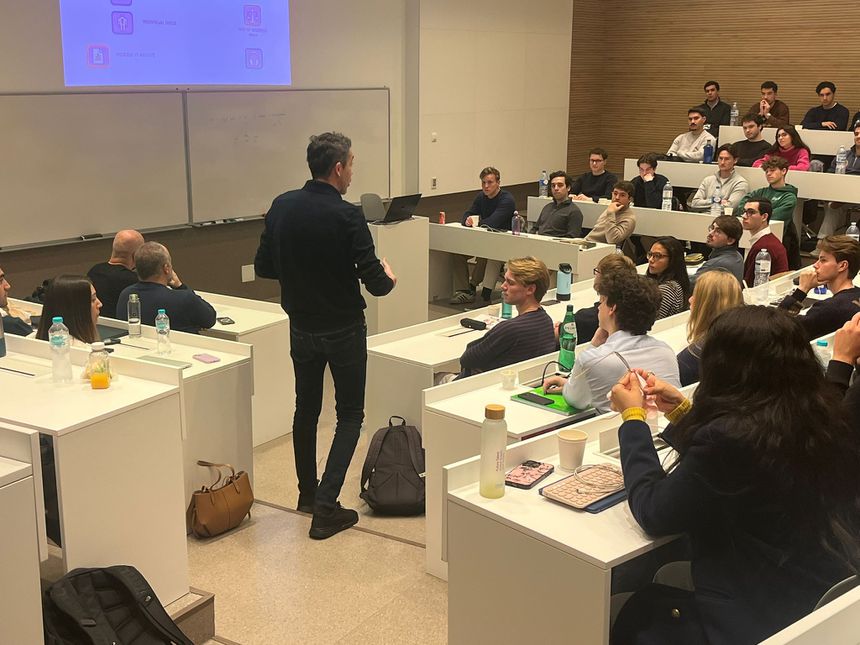 Bruno Lage durante uma aula do Mestrado de Gestão da Nova School of Business and Economics - Foto: DR