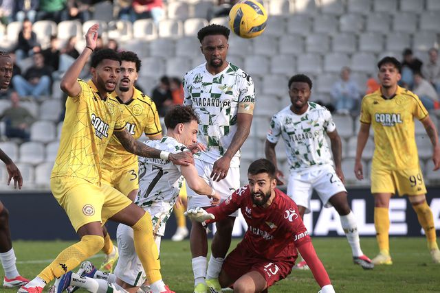 Moreirense e Nacional empataram (1-1) em jogo da 25.ª jornada da Liga. -Foto: MANUEL FERNANDO ARAUJO/LUSA