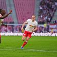 Yan Diomande tem sido uma das grandes figuras do Leipzig e da Bundesliga