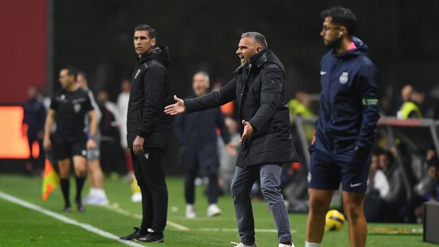 Rui Borges sofre no banco no jogo entre o SC Braga e o Sporting - Foto: Rogério Ferreira/Kapta+