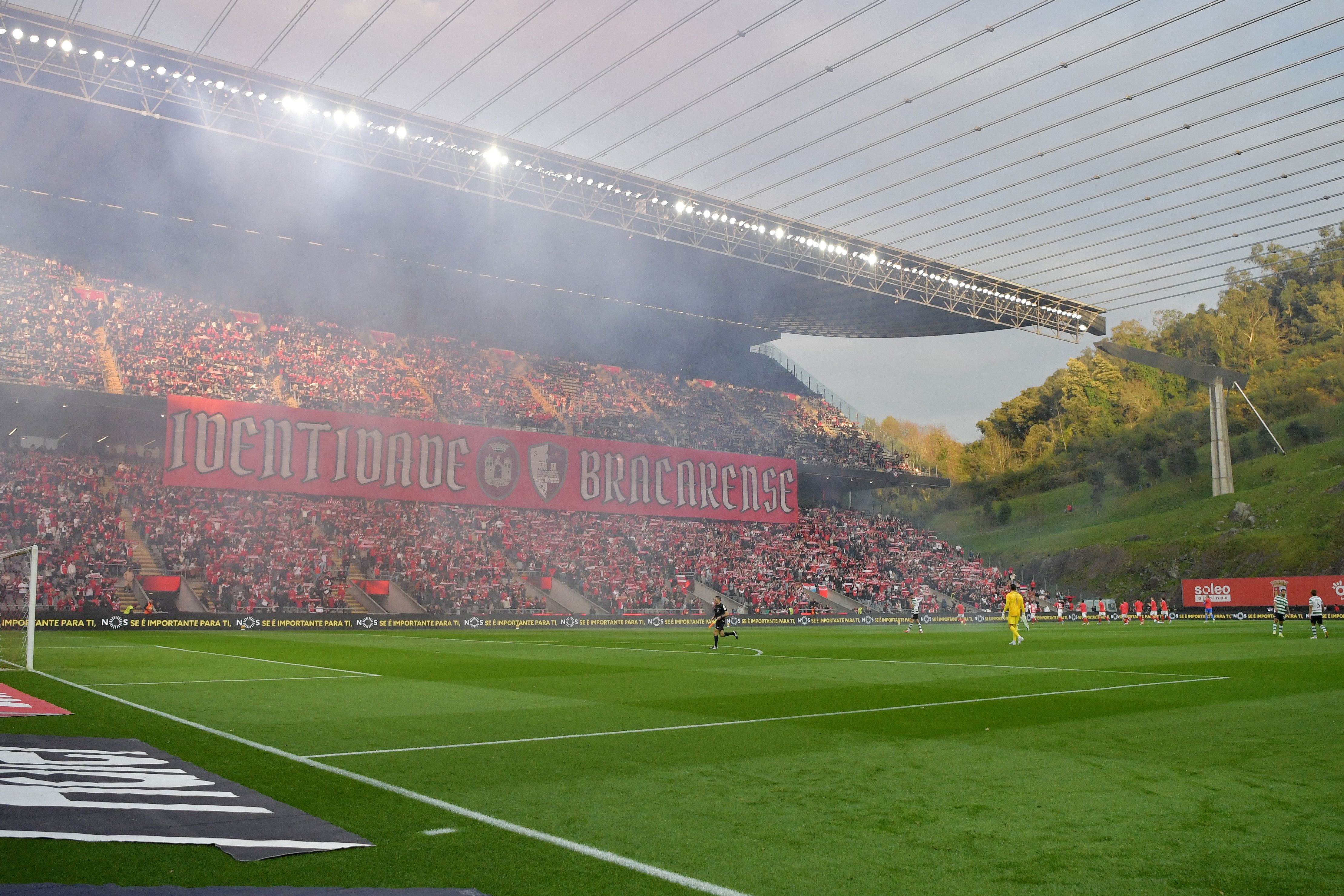 «Identidade bracarense»: a faixa mostrada pelos adeptos do SC Braga antes do jogo frente ao Sporting - Foto: Rogério Ferreira/Kapta+