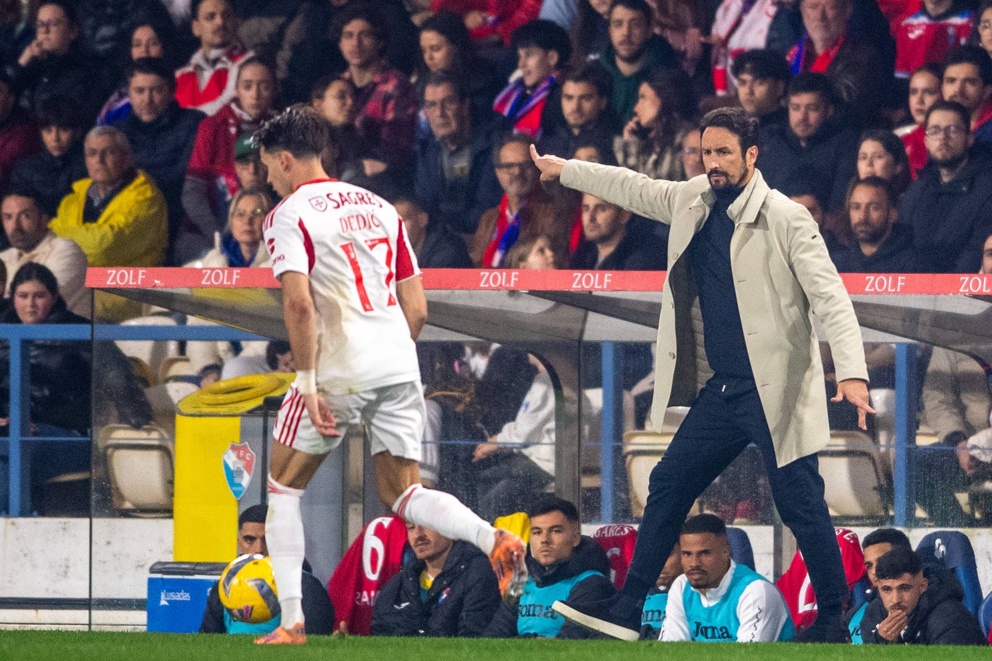 César Peixoto quer quebrar ciclo de duas derrotas na partida com o Estrela da Amadora - Foto: IMAGO