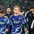 Jogadores do Ajax frustrados com a derrota em Groningen