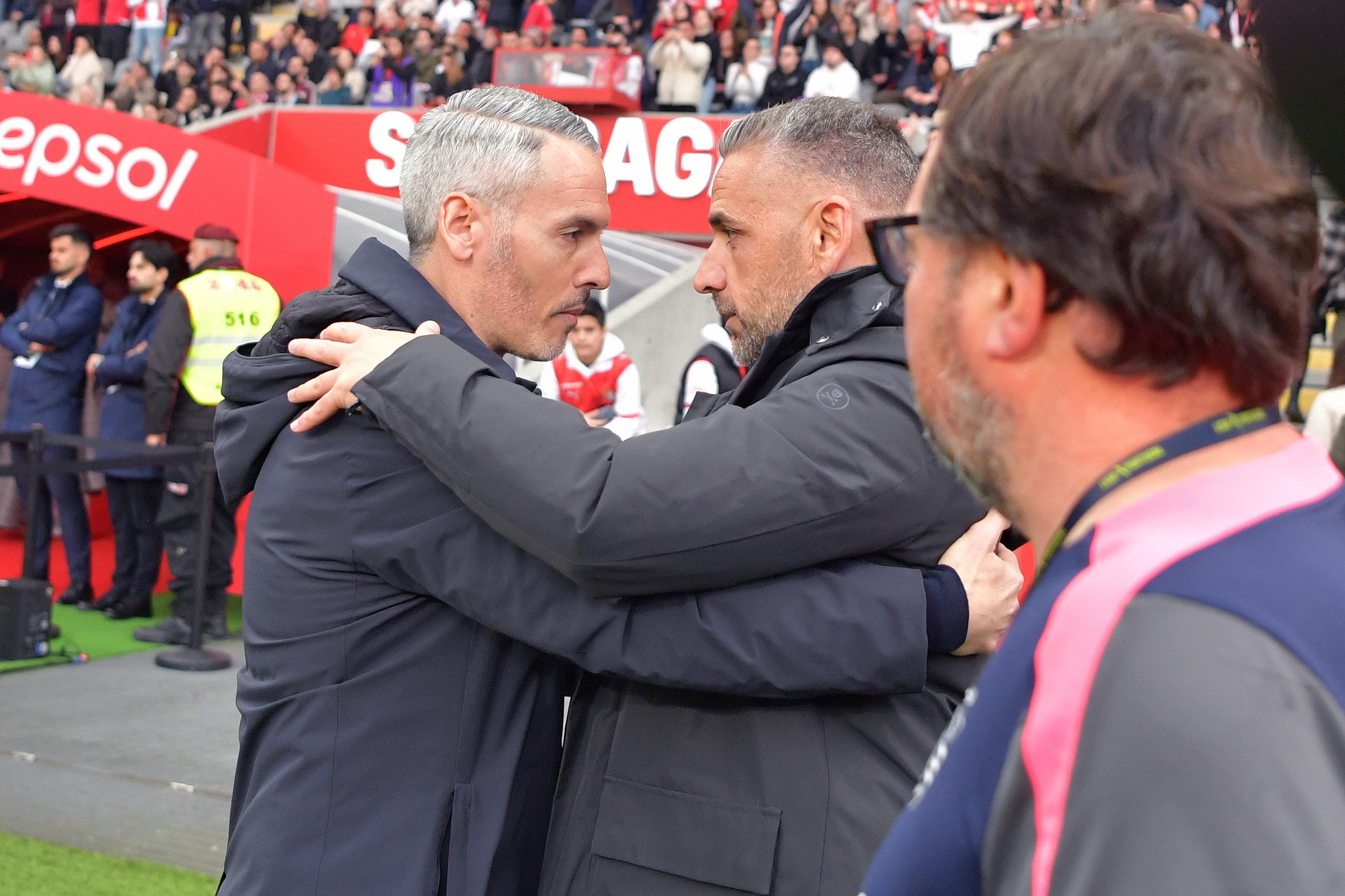 Carlos Vicens e Rui Borges vão encontrar-se pela terceira vez nesta sexta-feira, quando forem 20h15. Os dois primeiros duelos entre os técnicos deram empate - Foto: Rogério Ferreira/Kapta+