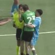 Jogador do Sassuolo perde a cabeça e agarra árbitro pelos colarinhos