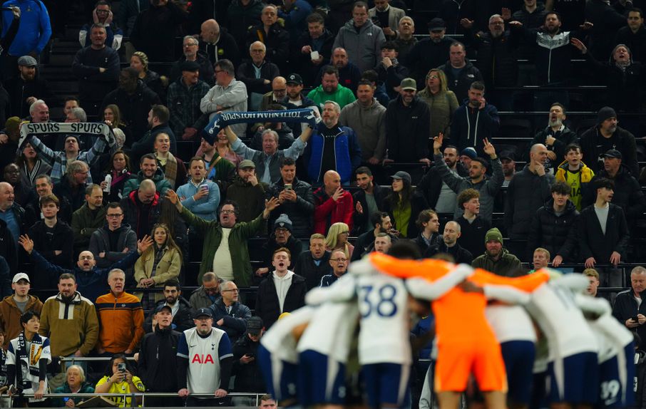 Tottenham tem apenas um ponto a mais que o West Ham, primeiro clube abaixo da linha de água na Premier League - FOTO: Imago