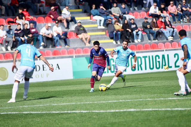 Liga 2: Torreense deita achas na fogueira da subida (crónica)