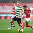 Zalazar foge a Hjulmand no jogo entre o SC Braga e o Sporting  - Foto: Rogério Ferreira/Kapta+