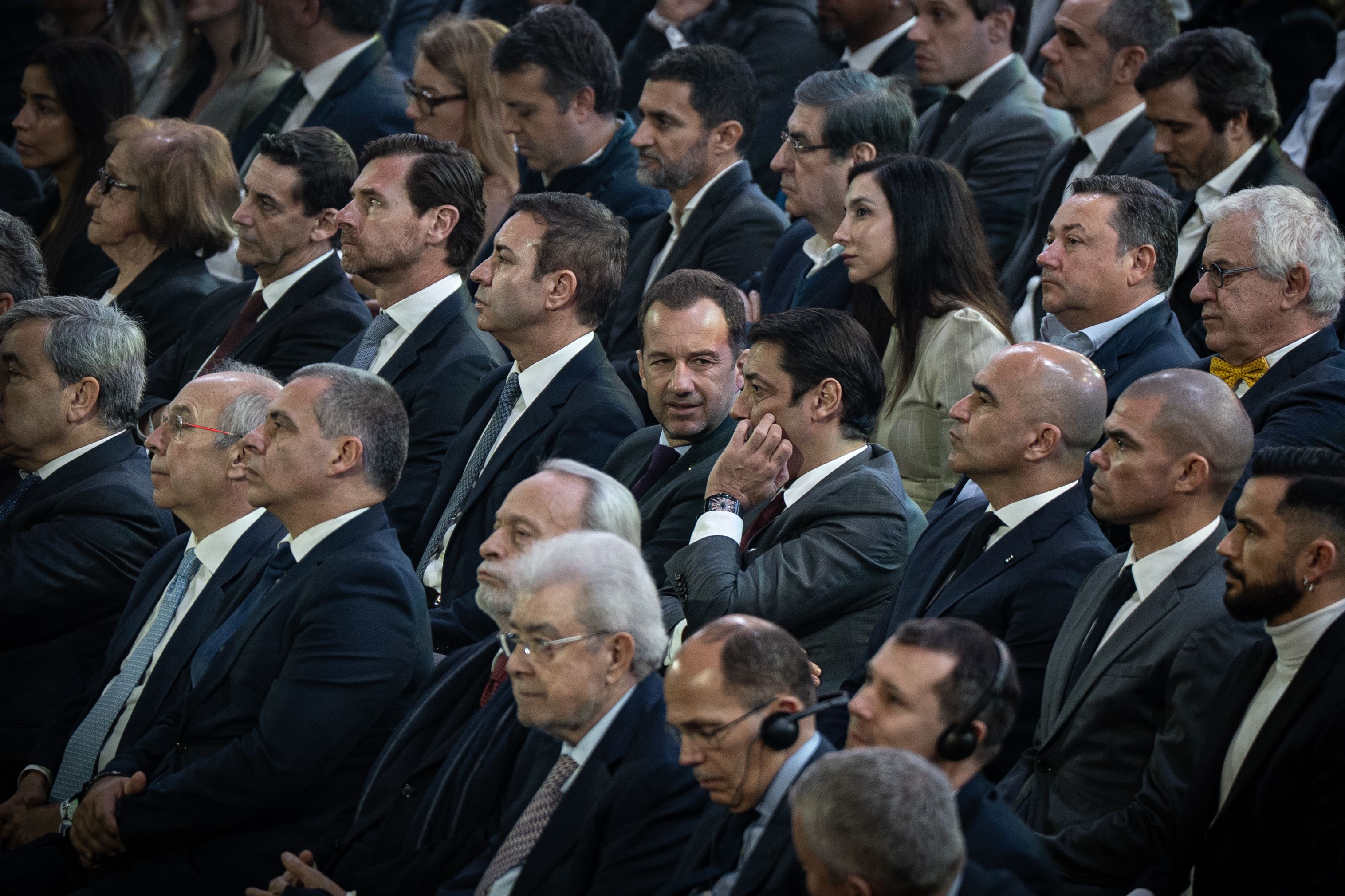 André Villas-Boas, Frederico Varandas e Rui Costa aquando da tomada de posse de Pedro Proença como presidente da FPF — Foto: ANDRÉ CARVALHO