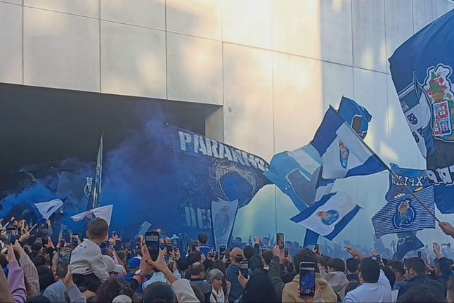 Fantástico ambiente na partida do FC Porto para o clássico