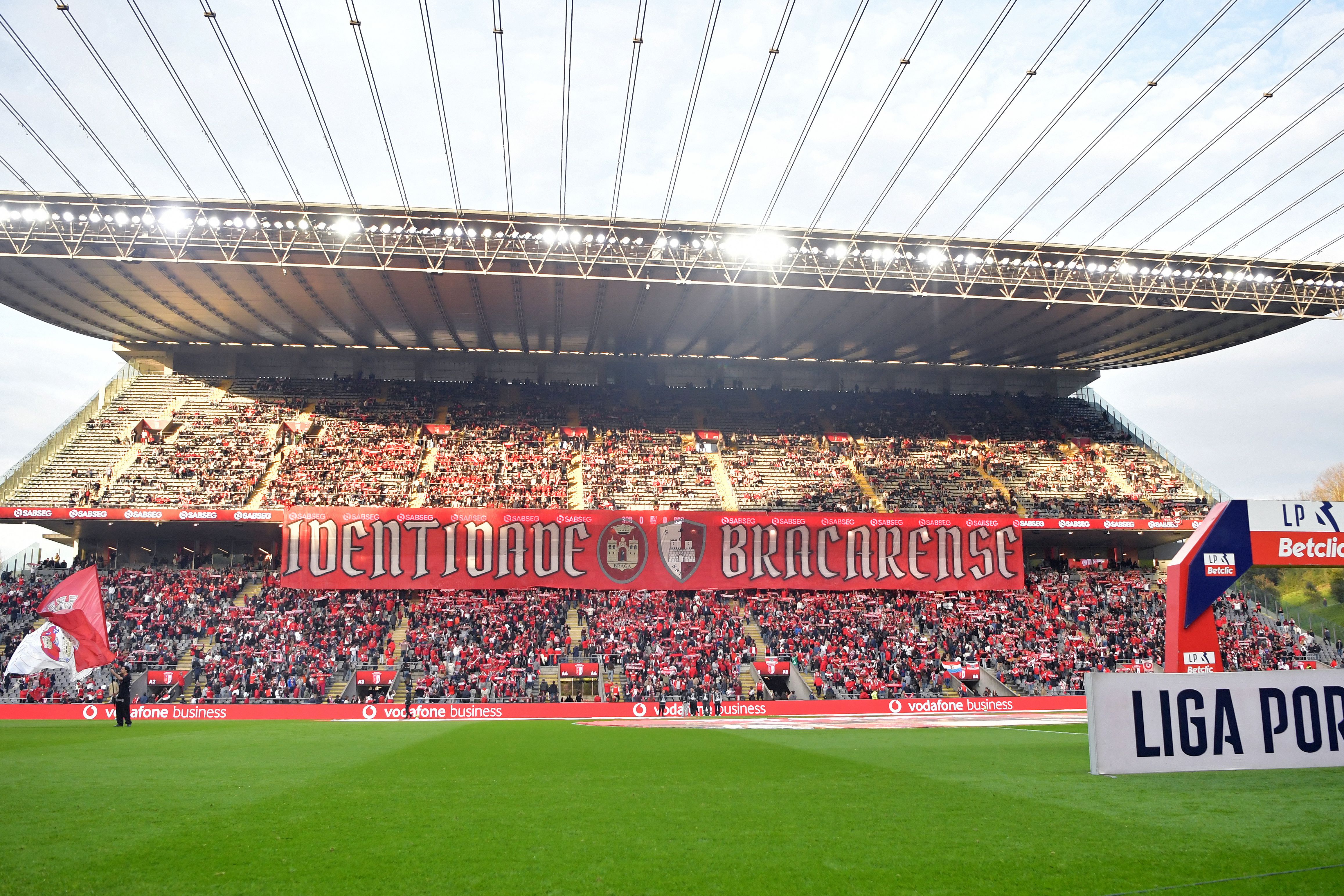 «Identidade bracarense»: a faixa mostrada pelos adeptos do SC Braga antes do jogo frente ao Sporting - Foto: Rogério Ferreira/Kapta+