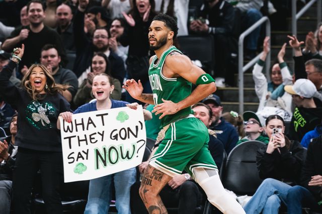 Jayson Tatum voltou a jogar após recuperar de lesão - Foto: Celtics/X