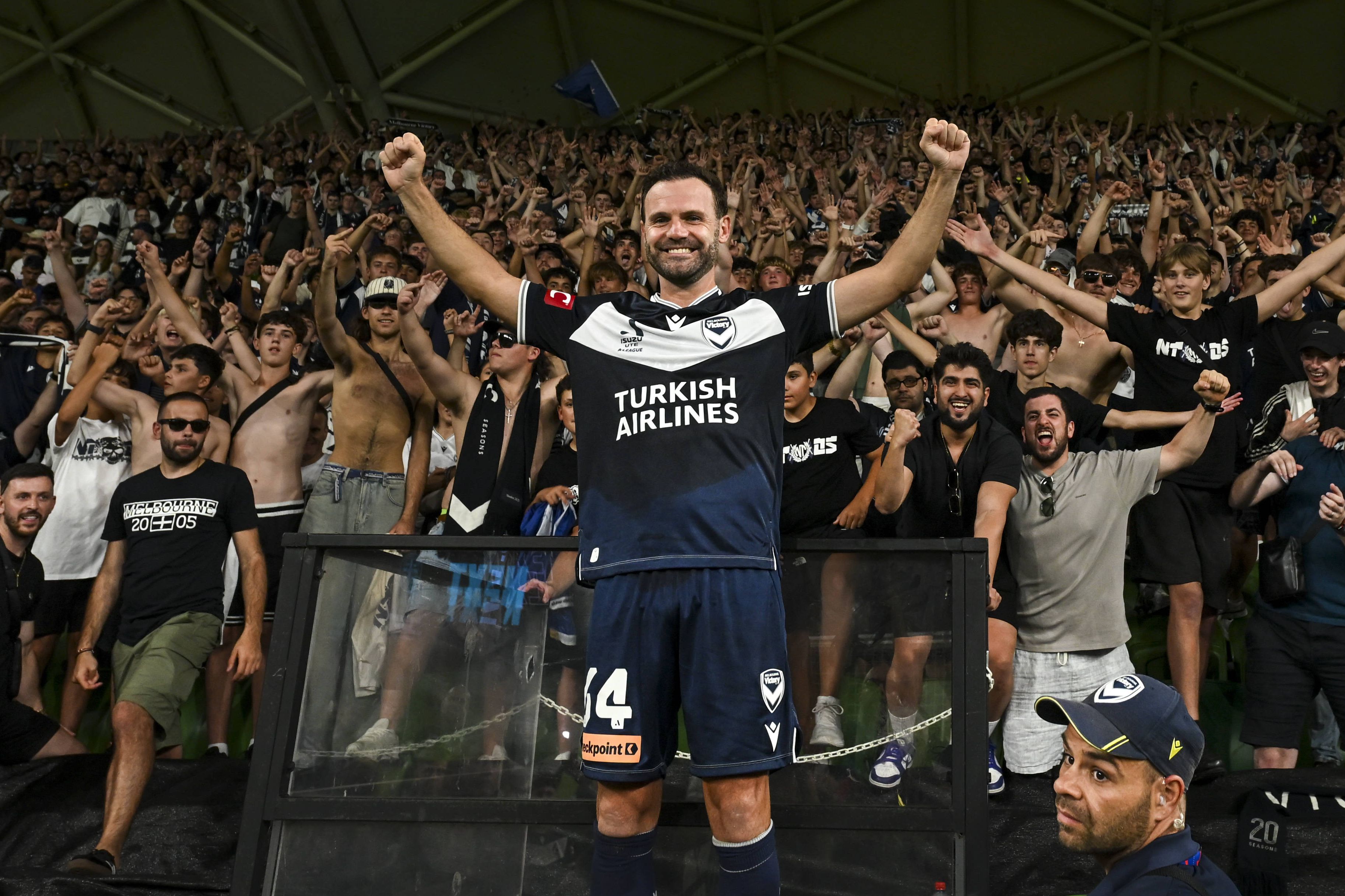 Juan Mata, antigo capitão do Manchester United, a celebrar um golaço pelo Melbourne