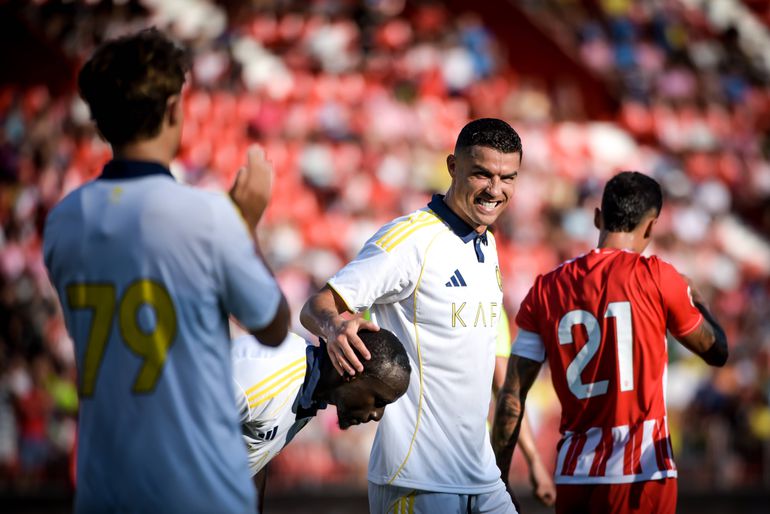 Cristiano Ronaldo marcou dois golos pelo Al Nassr ao Almería num particular desta pré-época