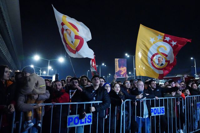 Fenerbahçe entra com os sub-19, sofre golo no primeiro minuto e… sai de campo (vídeo)