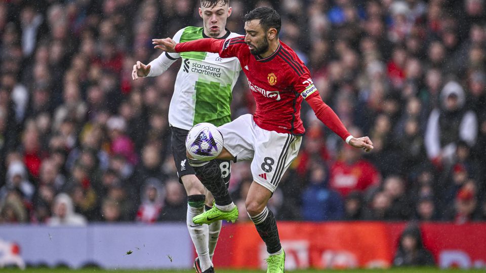 Vídeo: Bruno Fernandes marca do grande círculo no Man Utd-Liverpool!