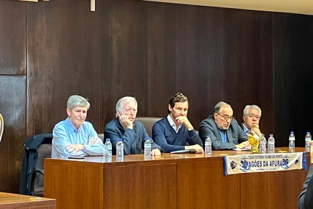 «Se o FC Porto deve muito a Pinto da Costa, o que é que ele deve?»