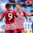 Goleada do Olympiakos com assistência de Gelson Martins