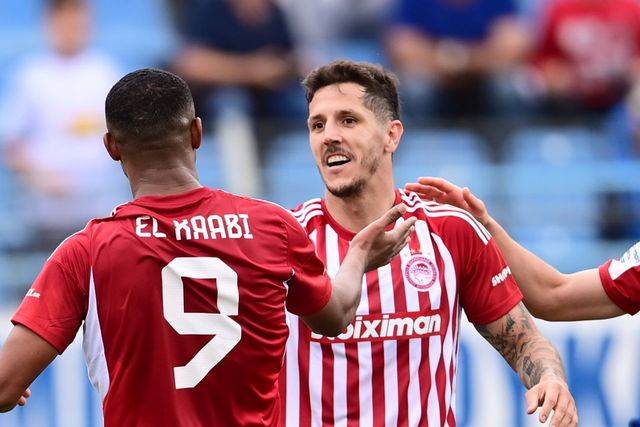 Goleada do Olympiakos com assistência de Gelson Martins