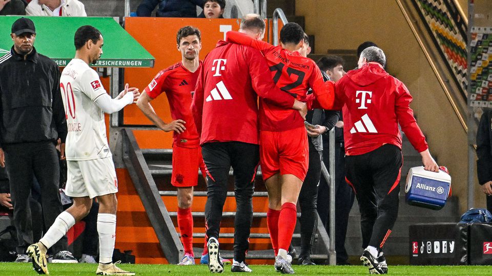 Musiala lesionou-se em casa do Augsburgo e deu lugar a Muller em campo