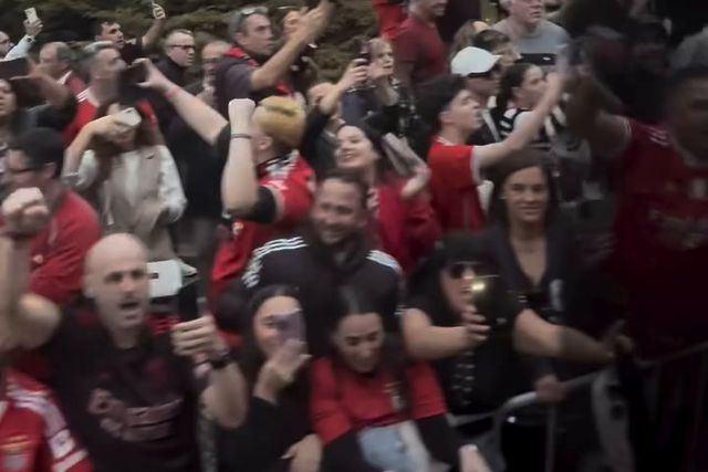 Imagem dos adeptos do Benfica num vídeo gravado por Otamendi no autocarro