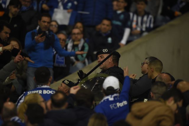 PSP justifica balas de borracha no Dragão: «Atitude hostil dos adeptos»