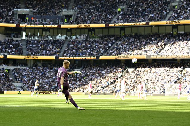 O jogador com mais azar da Grã-Bretanha: coloque-o na baliza e a descida é certa