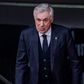 Carlo Ancelotti, treinador do Real Madrid, frustrado com a derrota no Bernabéu com o Valência