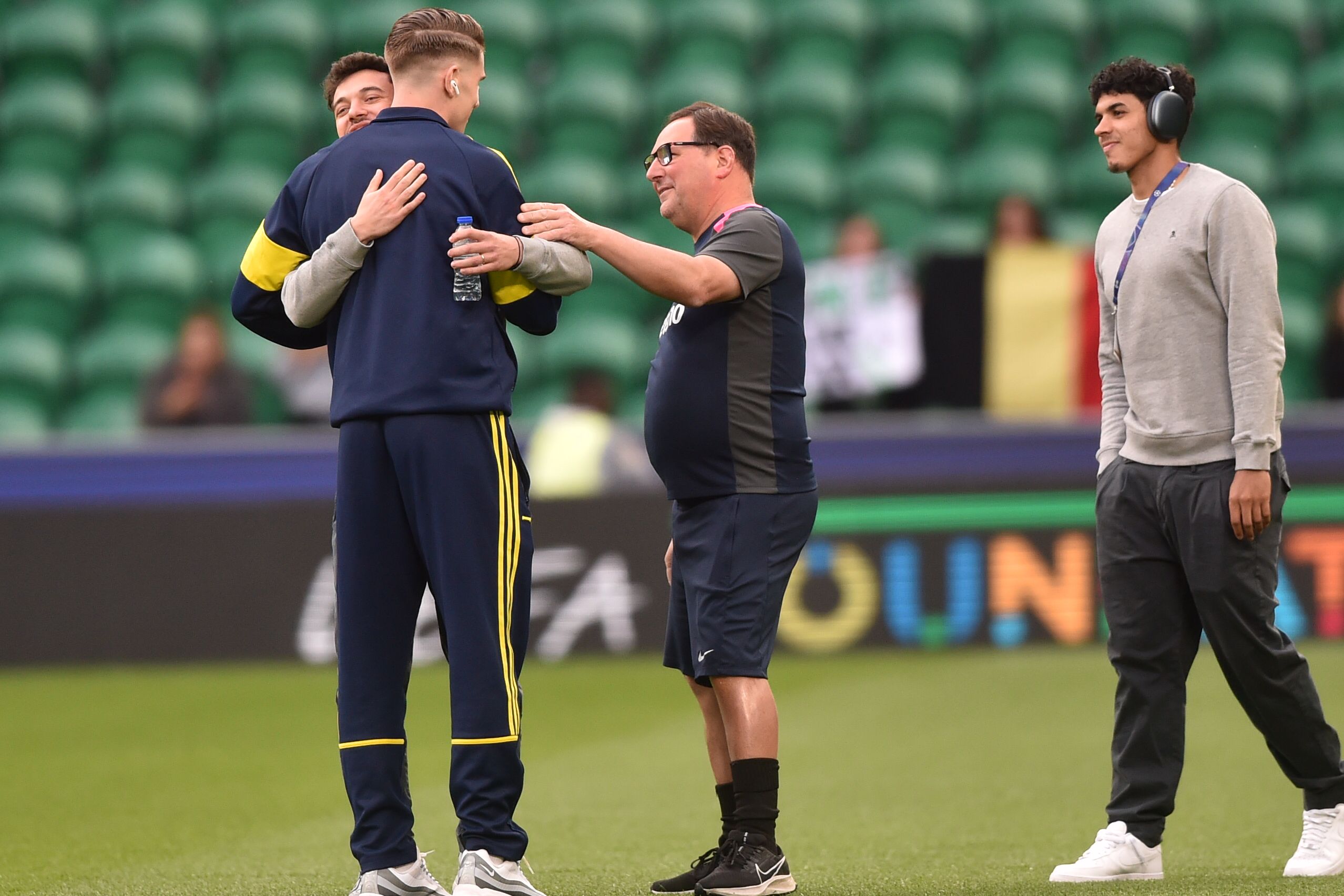 Gyokeres abraça Pedro Gonçalves no regresso a Alvalade - Foto: Miguel Nunes